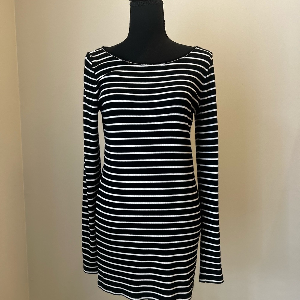 White House Black Market Women’s long sleeve Striped Tee Size M